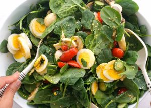 Healthy Wilted Spinach Salad: A Nutritious & Flavorful Delight
